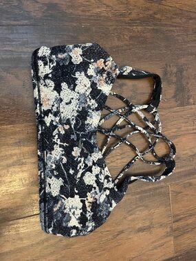 Lululemon athletica free to be wild floral bra